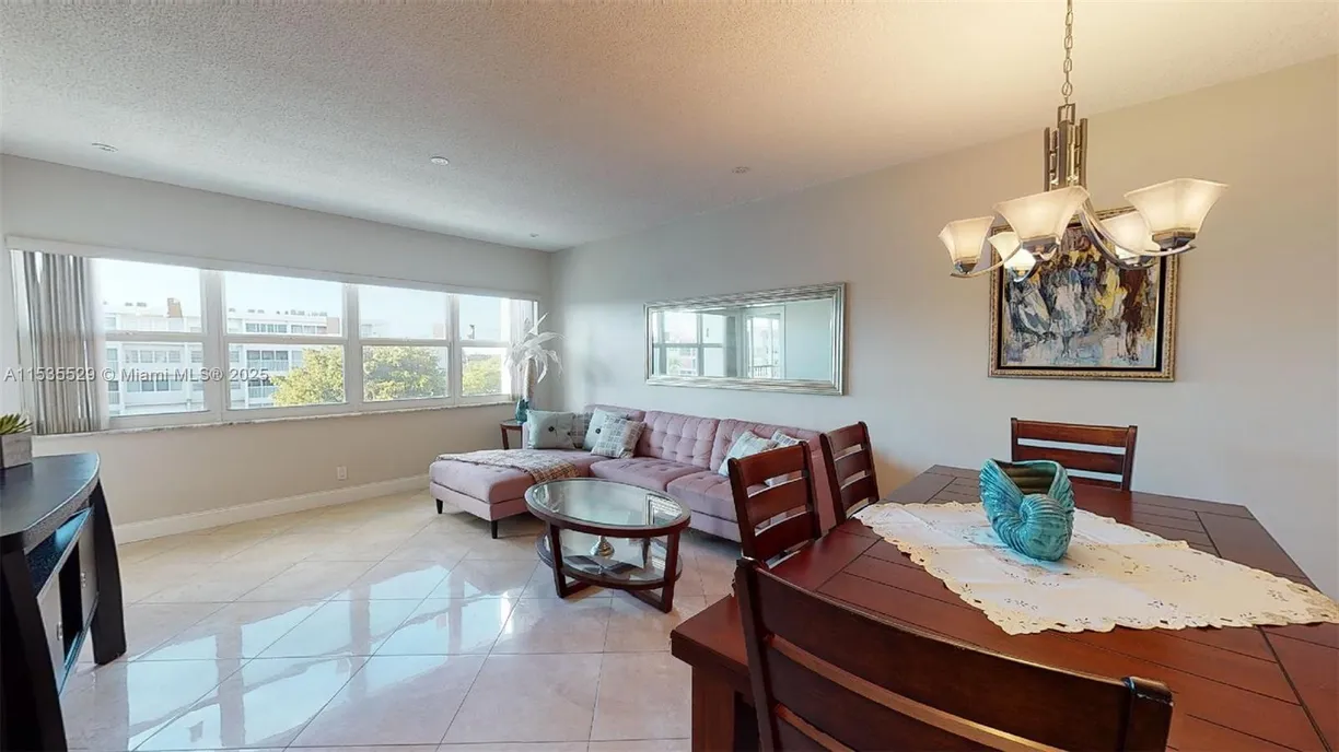 South Florida Real Estate | View 329 SE 3rd St, 402P | 1 Bed, 1 Bath