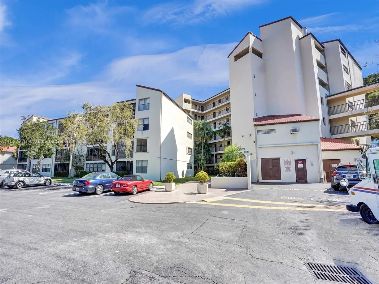 South Florida Real Estate | View 2314 S Cypress Bend Dr, 114 | 1 Bed, 1 Bath