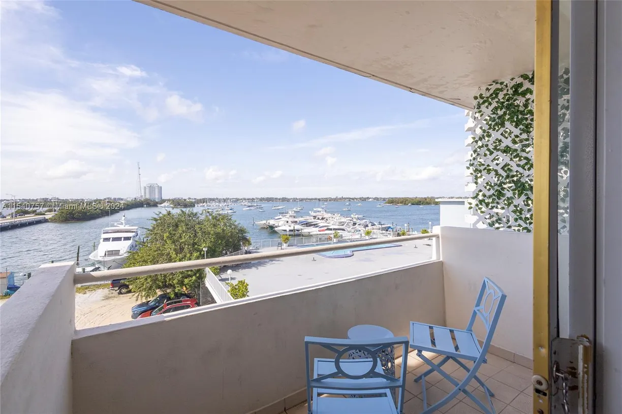 South Florida Real Estate | View 7904 West Dr, 304 | 1 Bath