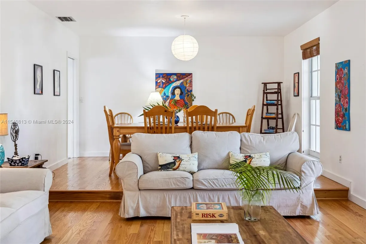 South Florida Real Estate | View 10130 SW 70th Ave | Listing