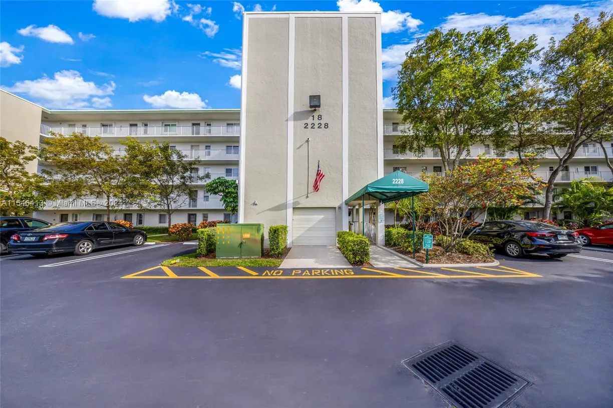 South Florida Real Estate | View 2228 N Cypress Bend Dr, 206 | 2 Beds, 2 Baths