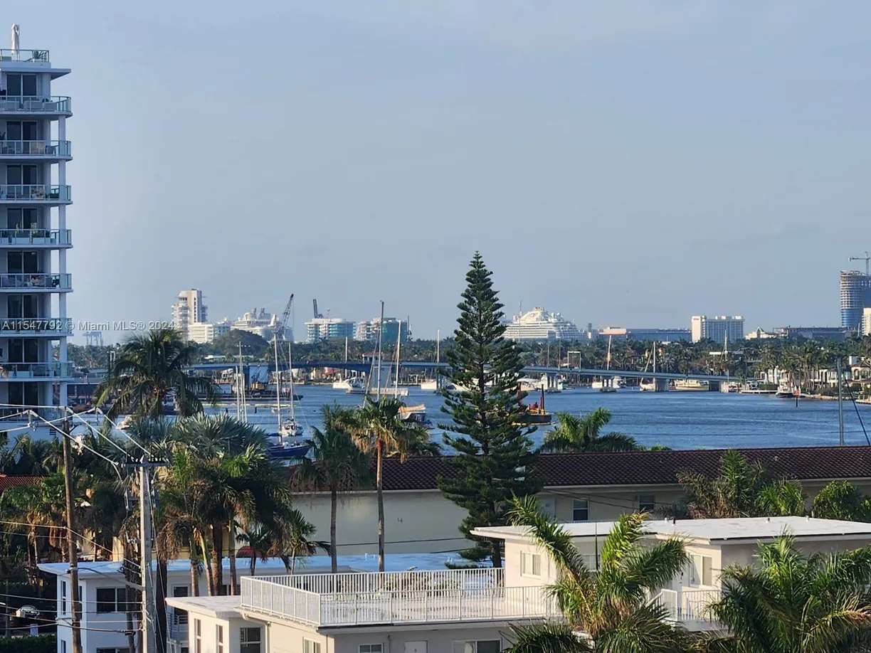 South Florida Real Estate | View 3000 Riomar St, 606 | 1 Bed, 1 Bath