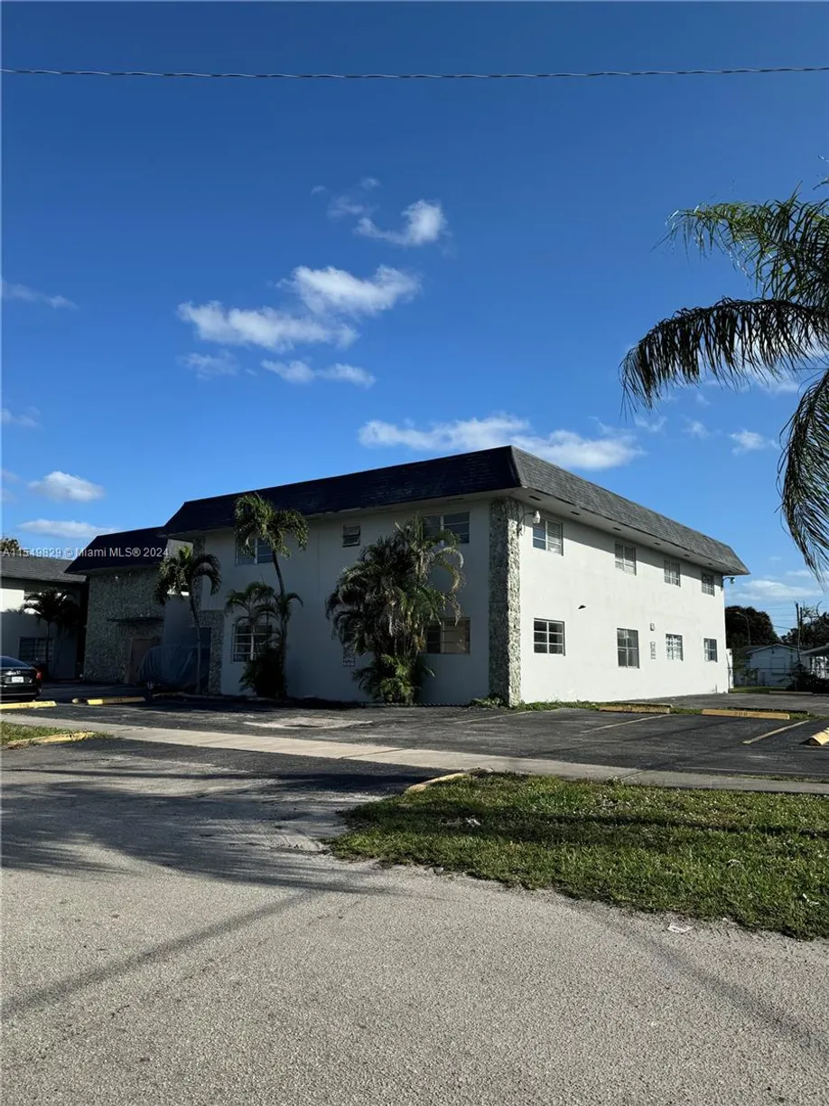 South Florida Real Estate | View 300 NE 1st Ct, 205 | 1 Bed, 1 Bath