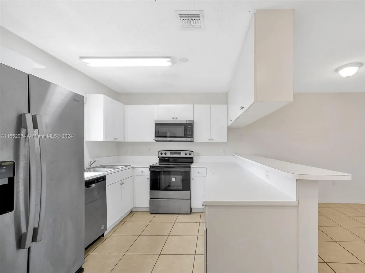 South Florida Real Estate | View 2314 Johnson St, 17C | 3 Beds, 2 Baths