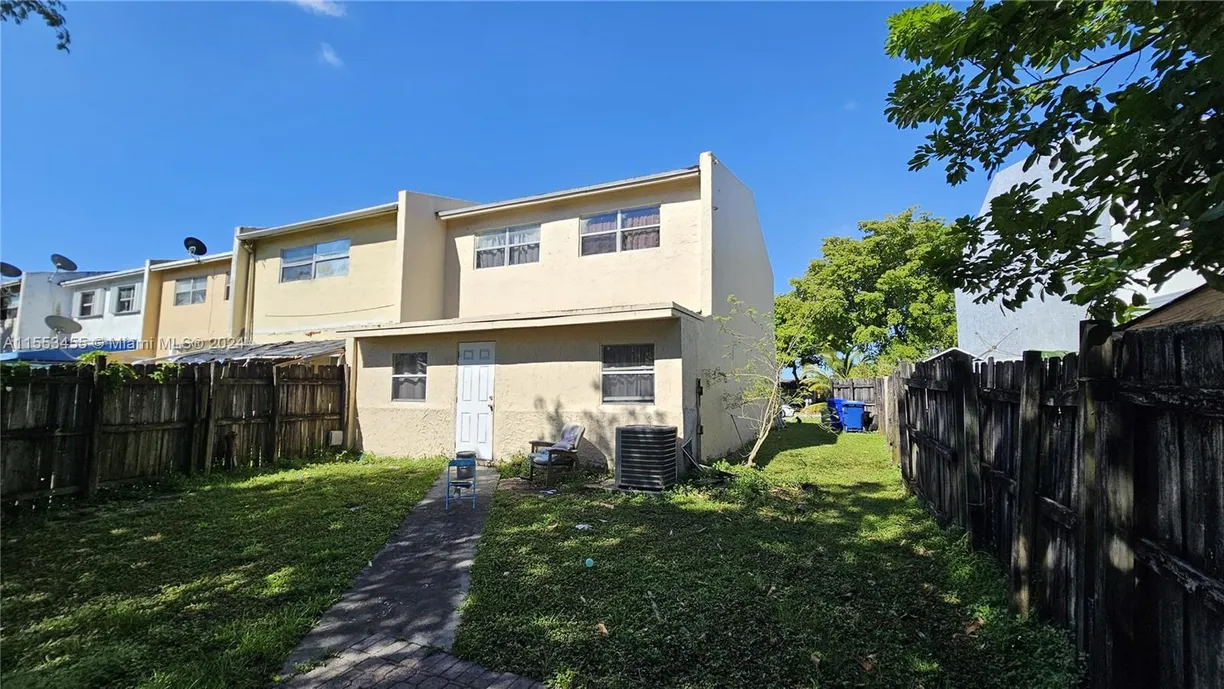 South Florida Real Estate | View 954 SW 74th Ave, 1 | Listing