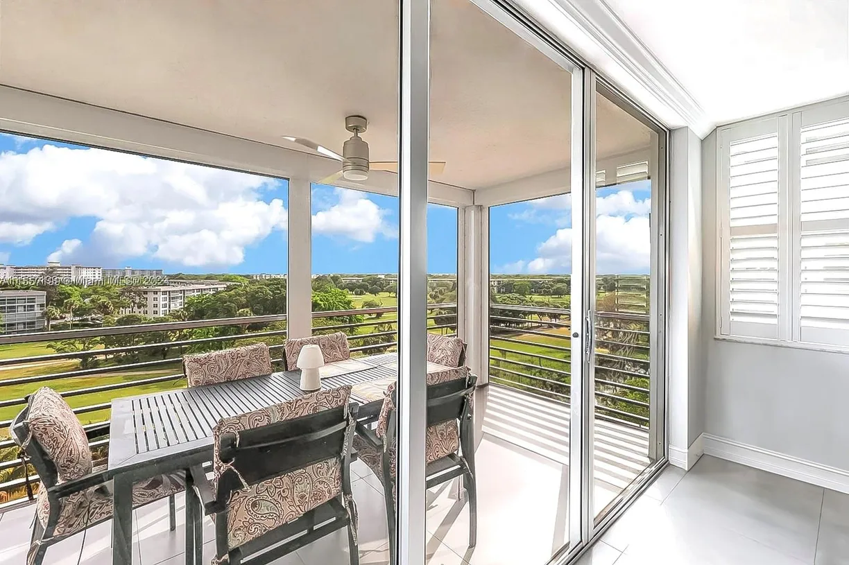 South Florida Real Estate | View 3510 Oaks Way, 809 | 3 Beds, 2 Baths