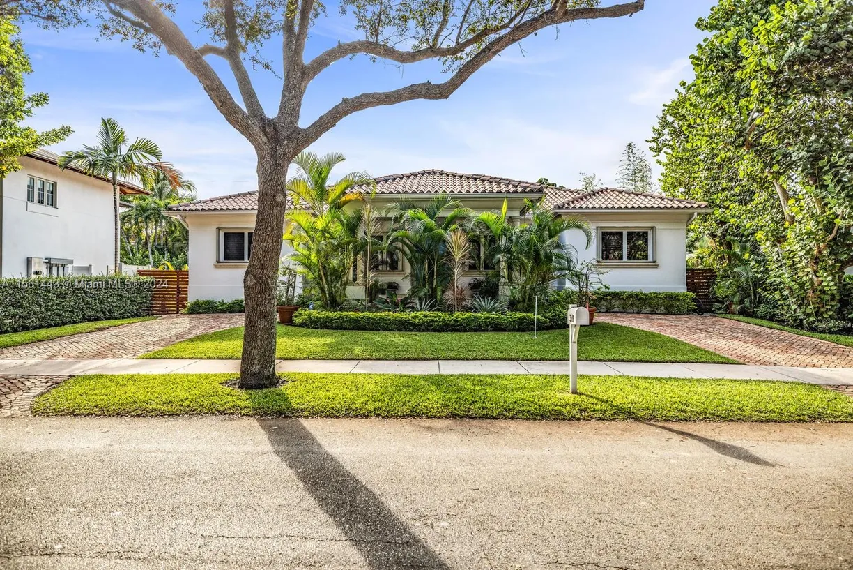 South Florida Real Estate | View 340 Woodcrest Rd | Listing