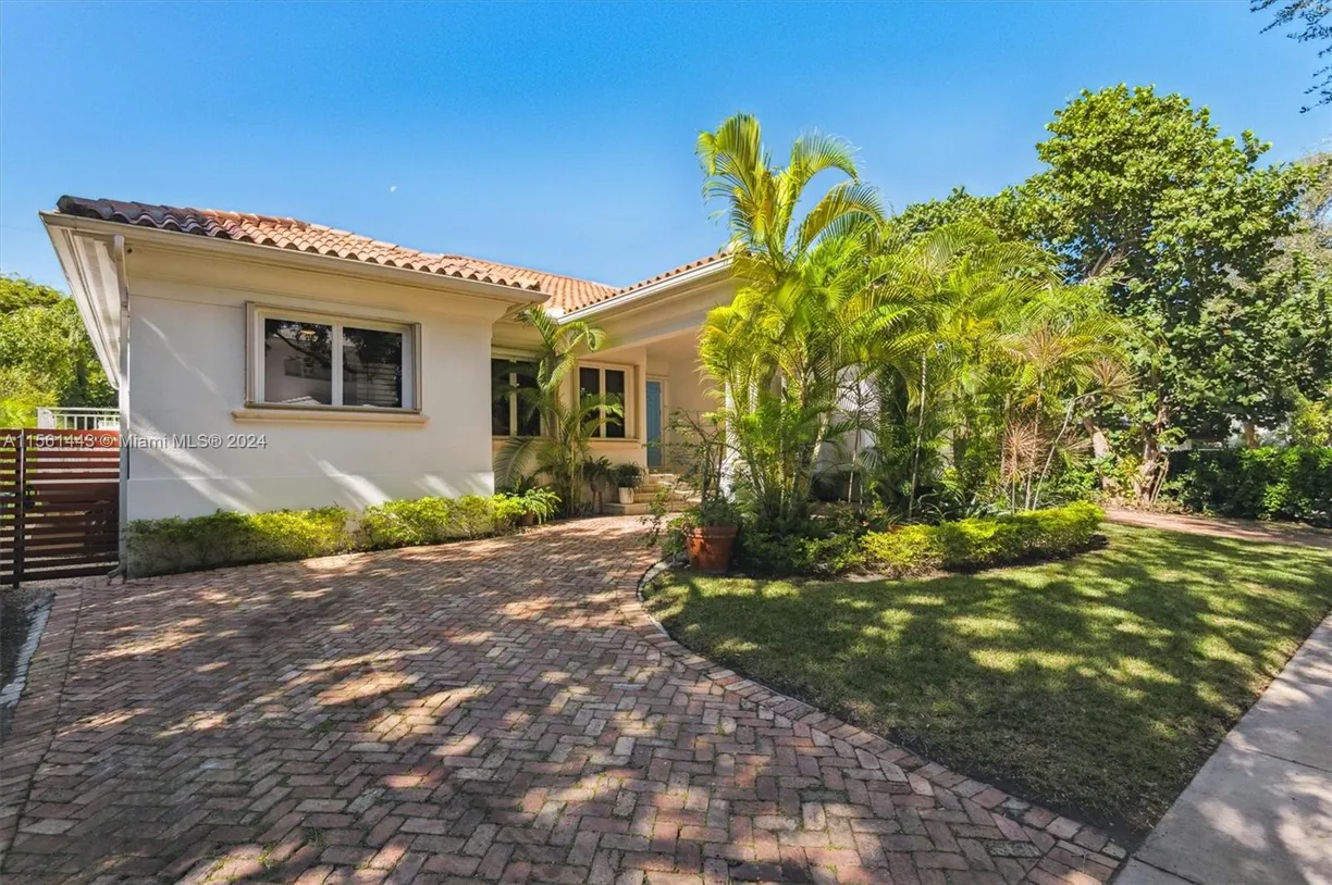 South Florida Real Estate | View 340 Woodcrest Rd | Listing