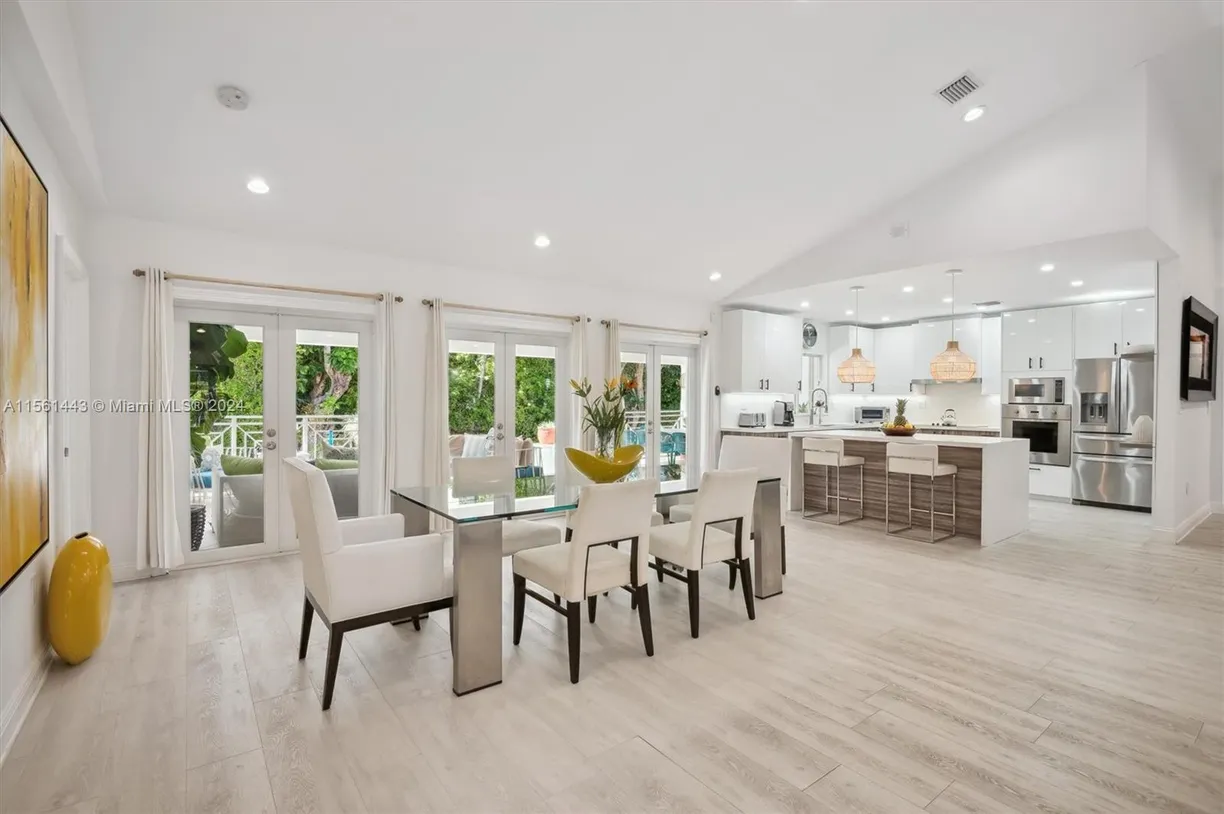 South Florida Real Estate | View 340 Woodcrest Rd | 5 Beds, 4 Baths