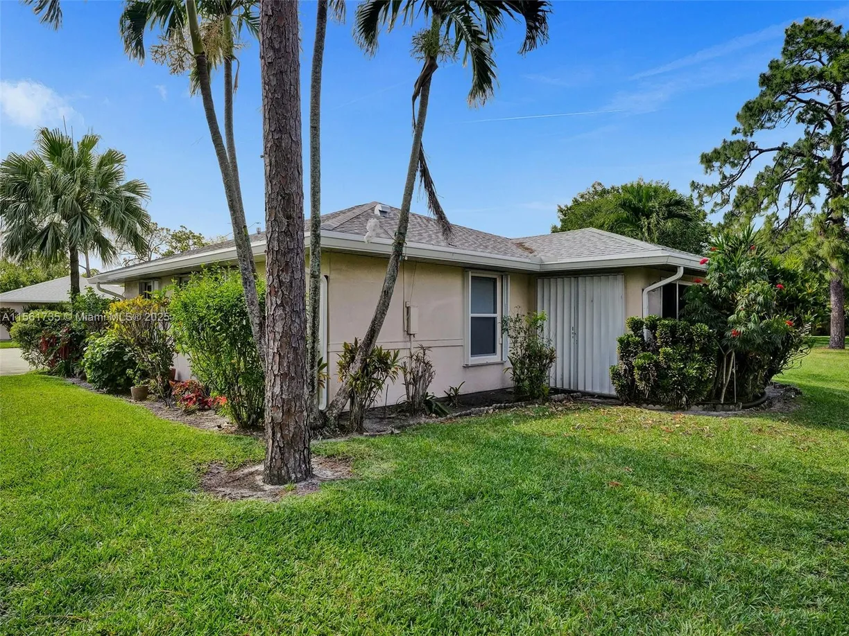 South Florida Real Estate | View 207 Cape Cod Cir | Listing