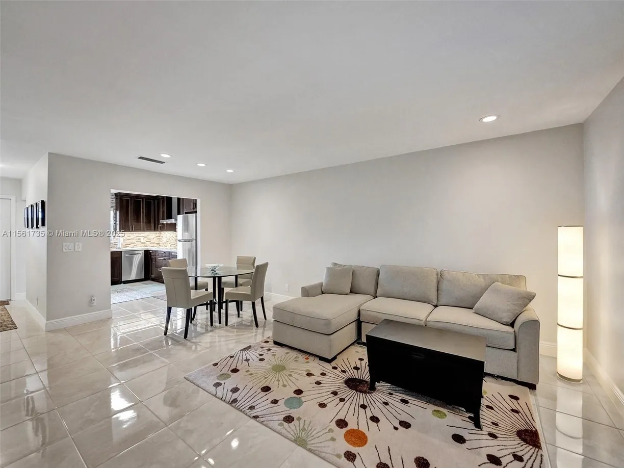 South Florida Real Estate | View 207 Cape Cod Cir | Listing