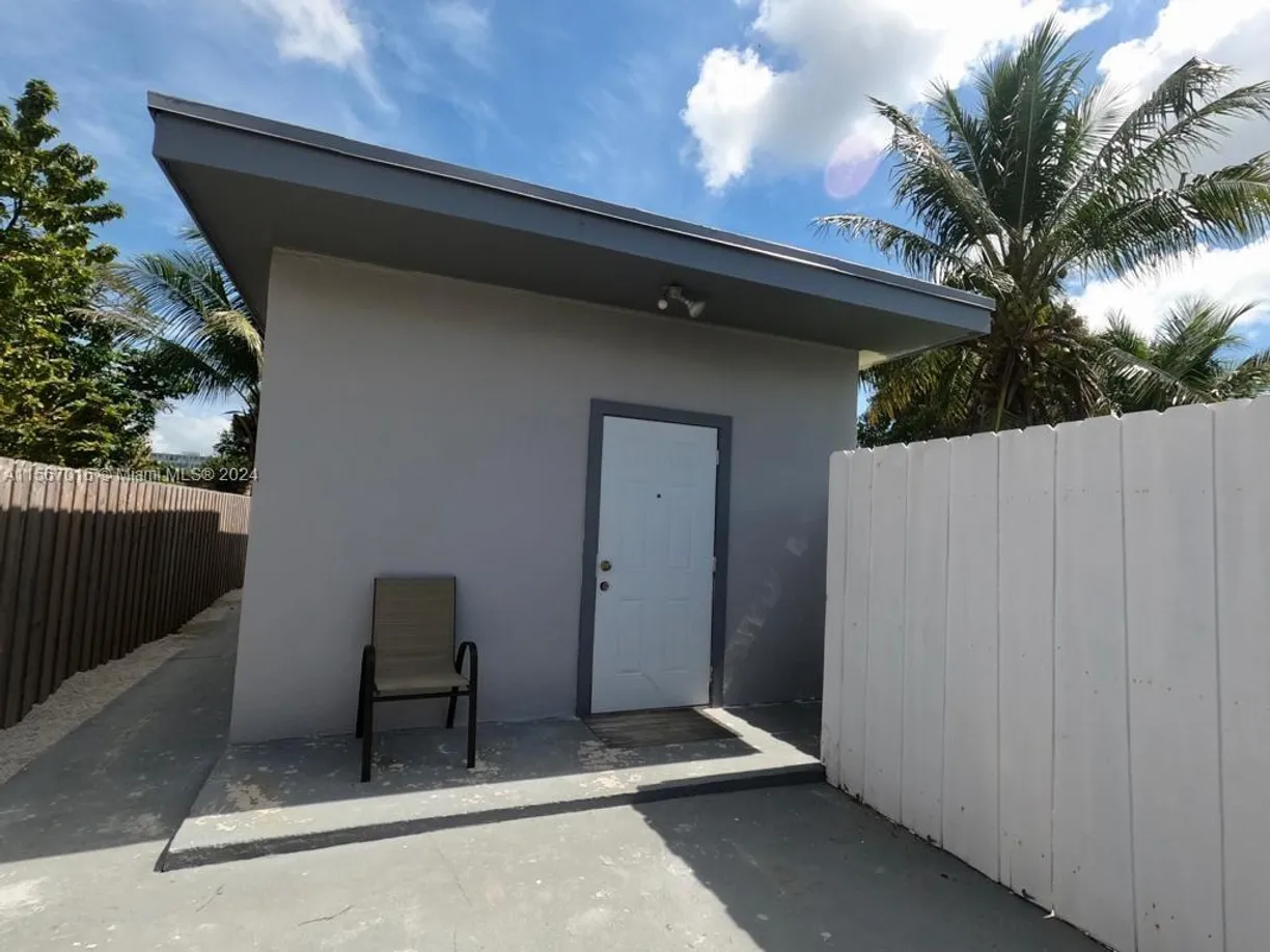 South Florida Real Estate | View 3135 #2 SW 64th Ave, 2 SW 64th Ave | 1 Bed, 1 Bath