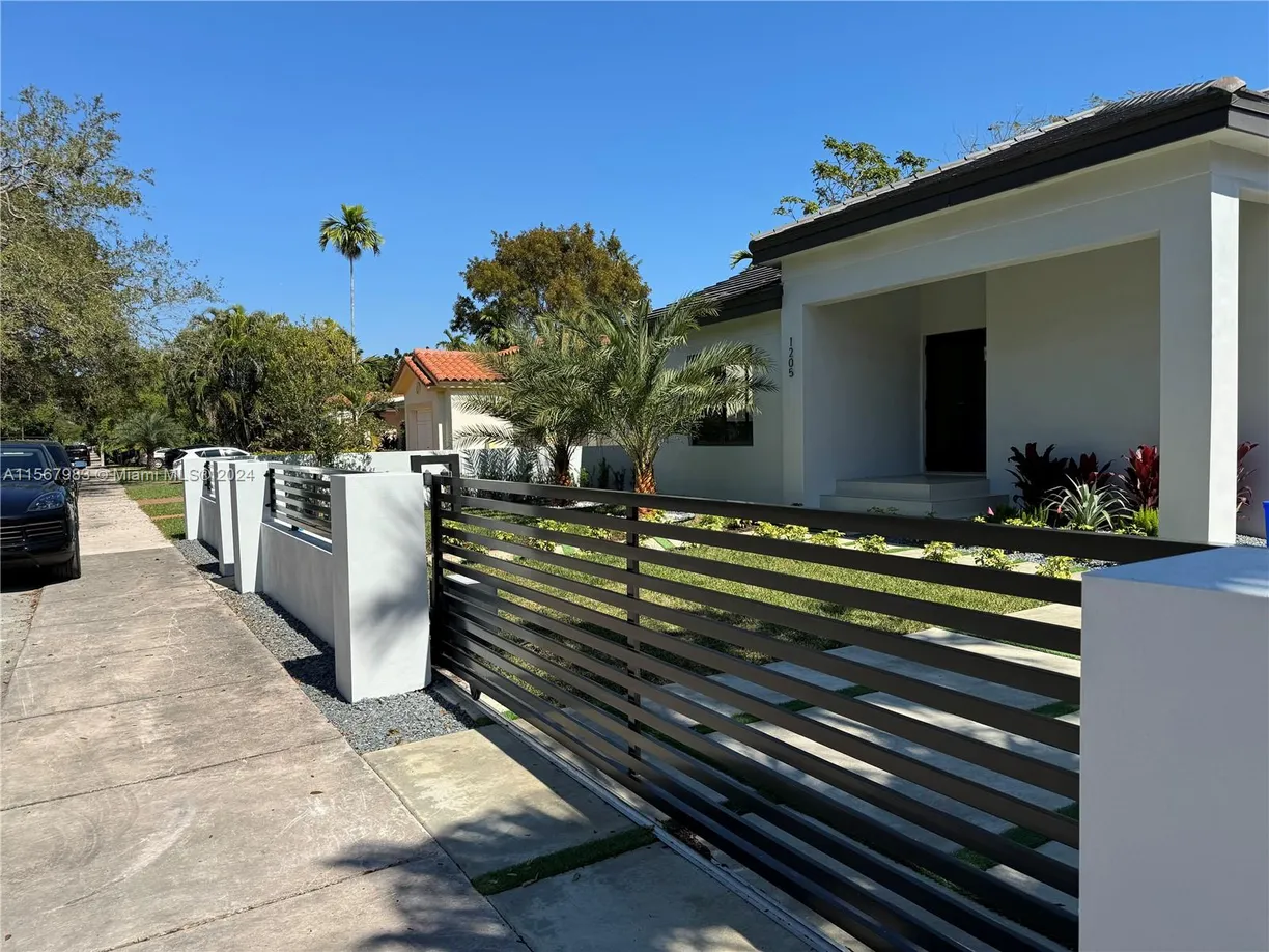 South Florida Real Estate | View 1205 Wallace St | 5 Beds, 5 Baths