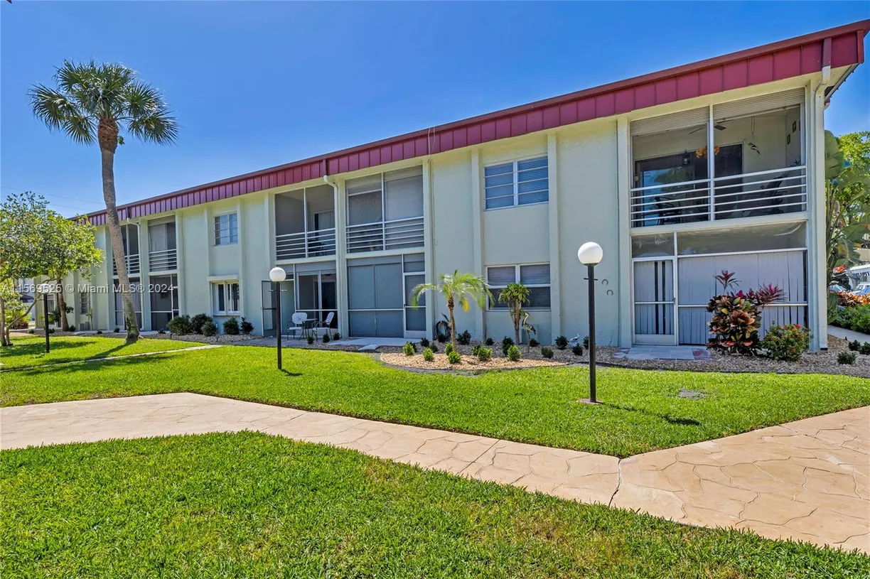 South Florida Real Estate | View 860 SE 6th Ave, 203 | 1 Bed, 1 Bath