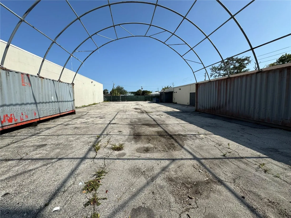 South Florida Real Estate | View 2216 N 20th Ave | Listing