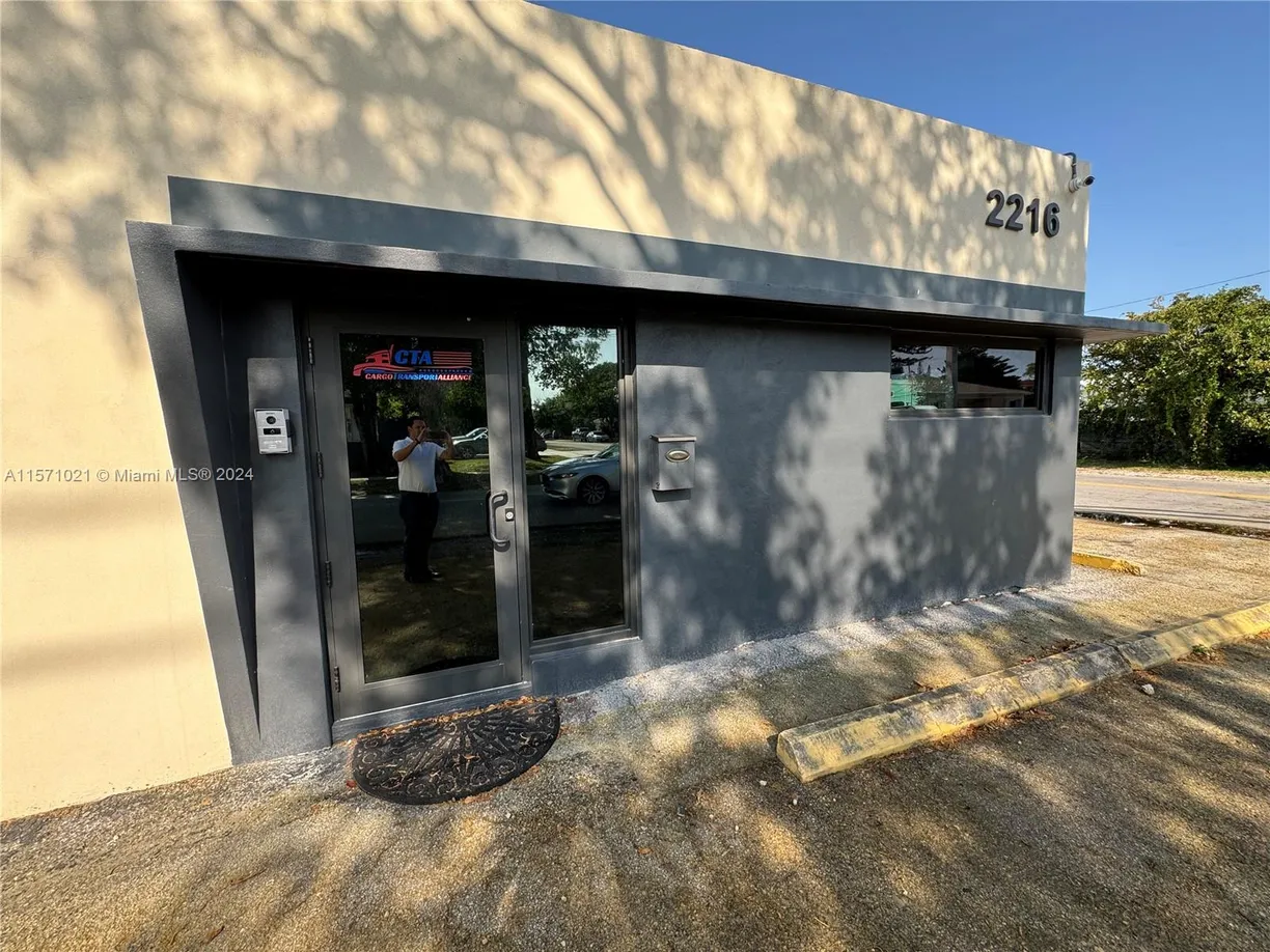 South Florida Real Estate | View 2216 N 20th Ave