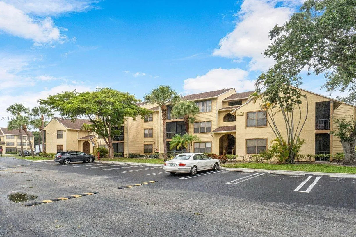 South Florida Real Estate | View 2307 N Congress Ave, 11 | 2 Beds, 2 Baths