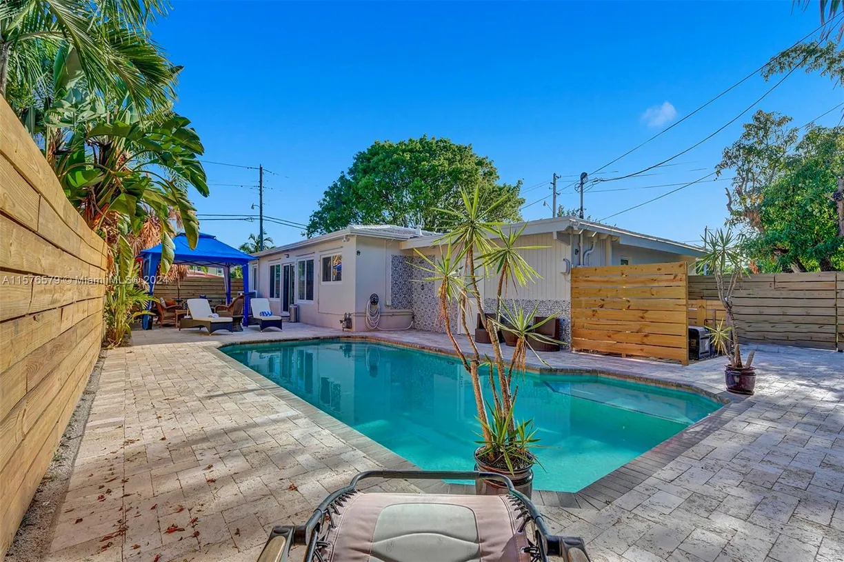 South Florida Real Estate | View 1800 N Victoria Park Rd | Listing