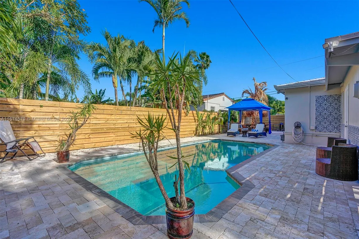 South Florida Real Estate | View 1800 N Victoria Park Rd | Listing