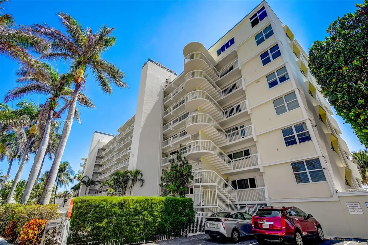 South Florida Real Estate | View 500 SE 21st Ave, 703 | Listing