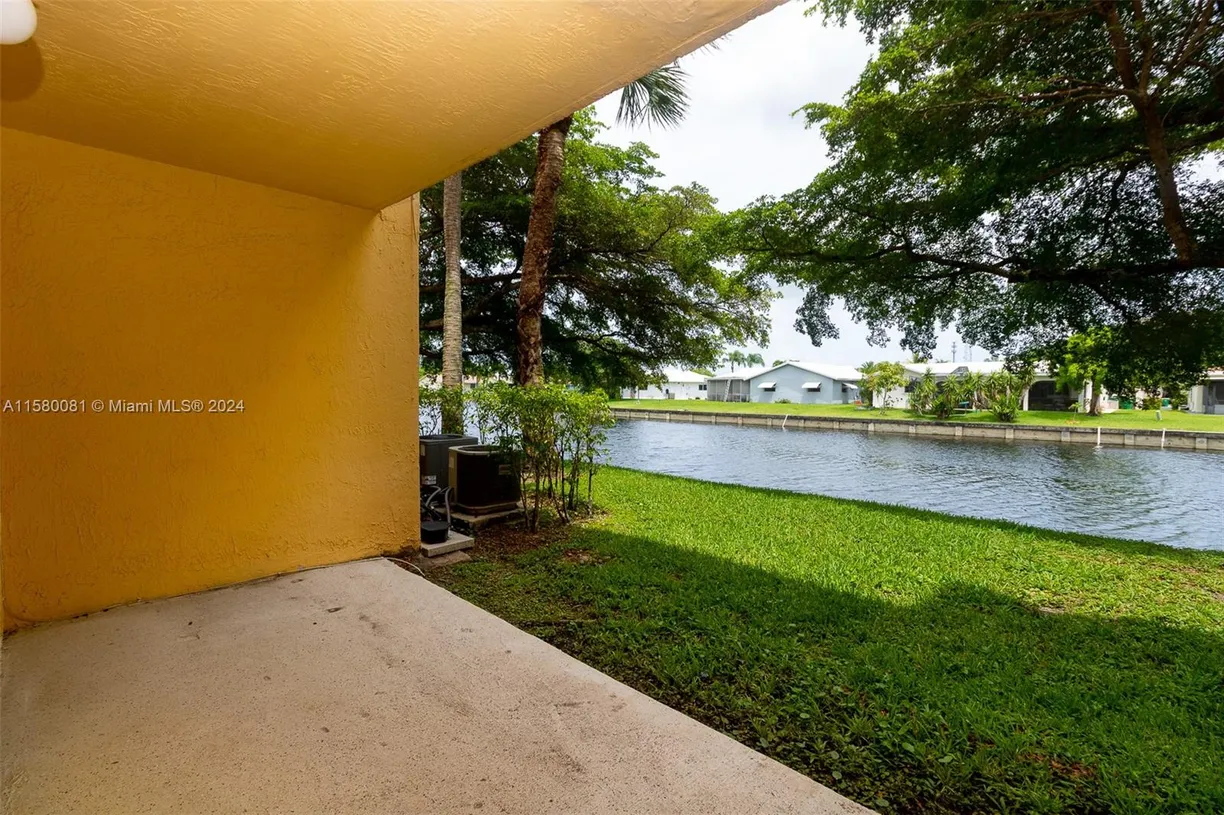 South Florida Real Estate | View 7630 Westwood Dr, 303 | 1 Bed, 1 Bath