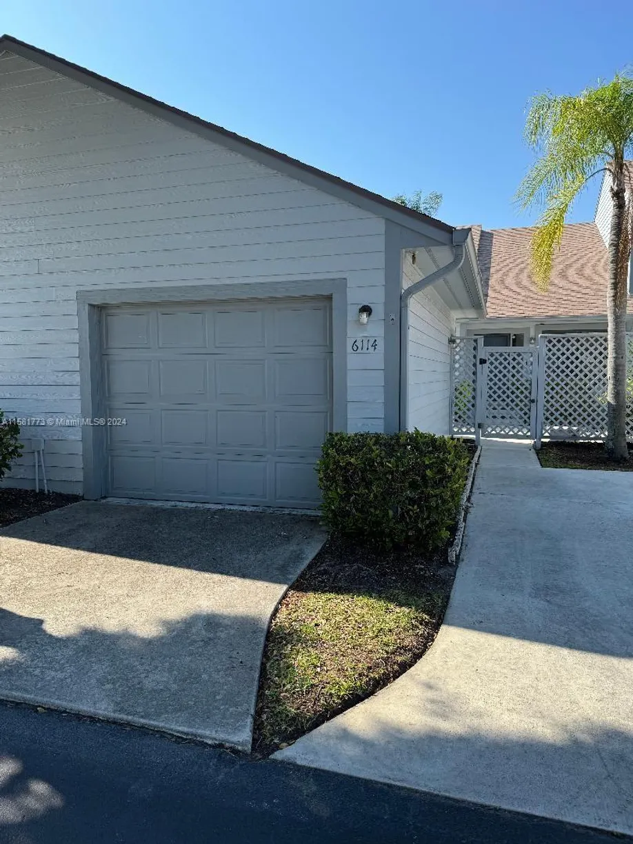 South Florida Real Estate | View 6114 SE Georgetown Pl | Listing