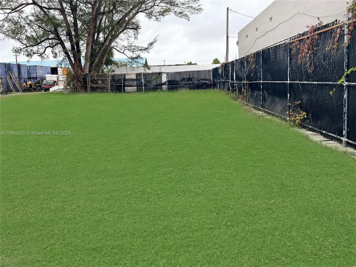 South Florida Real Estate | View 826 N Dixie Hwy | Listing