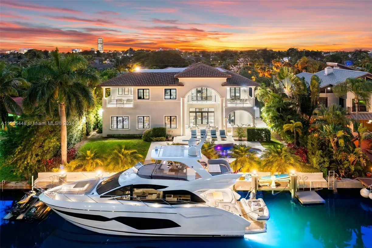 South Florida Real Estate | View 631 Hibiscus Dr | 6 Beds, 7 Baths