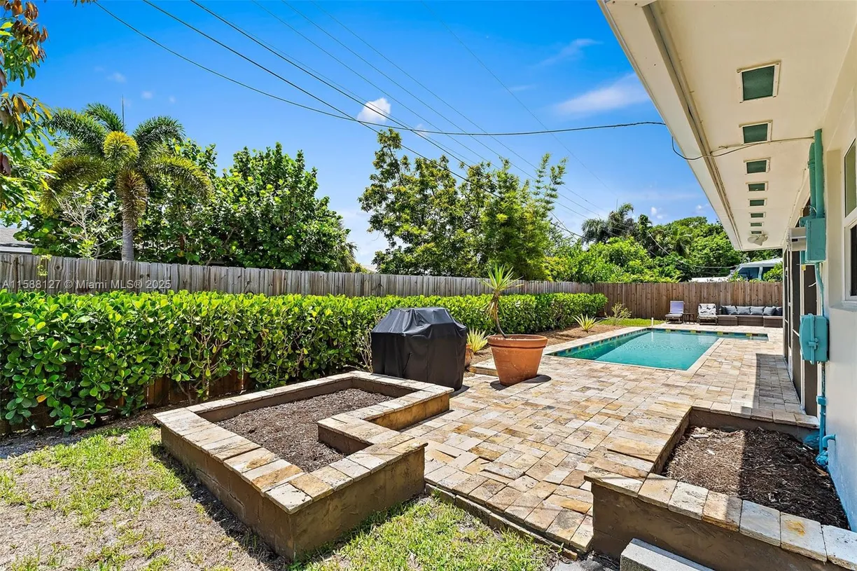 South Florida Real Estate | View 367 W Riverside Dr | Listing