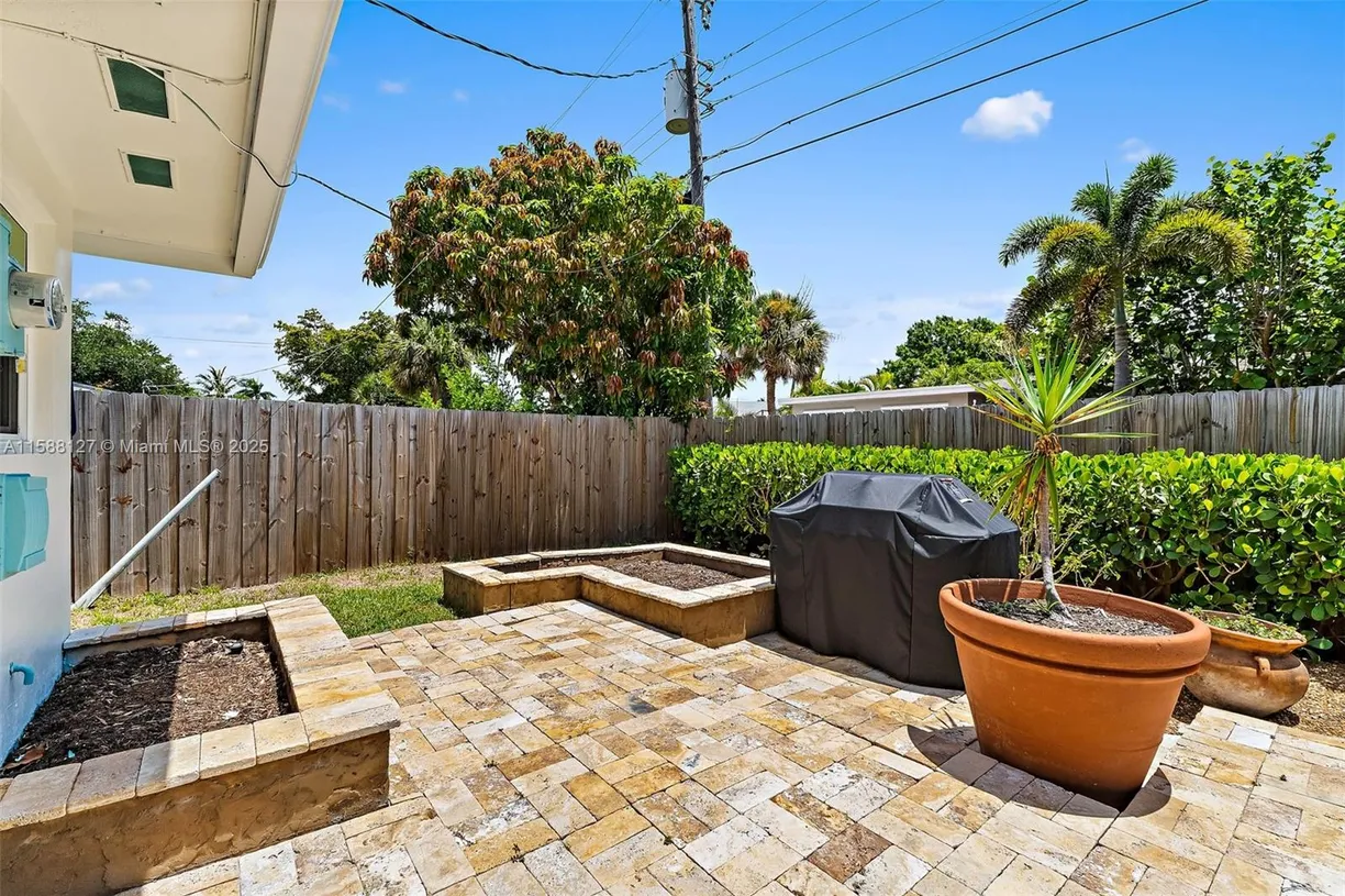 South Florida Real Estate | View 367 W Riverside Dr | Listing