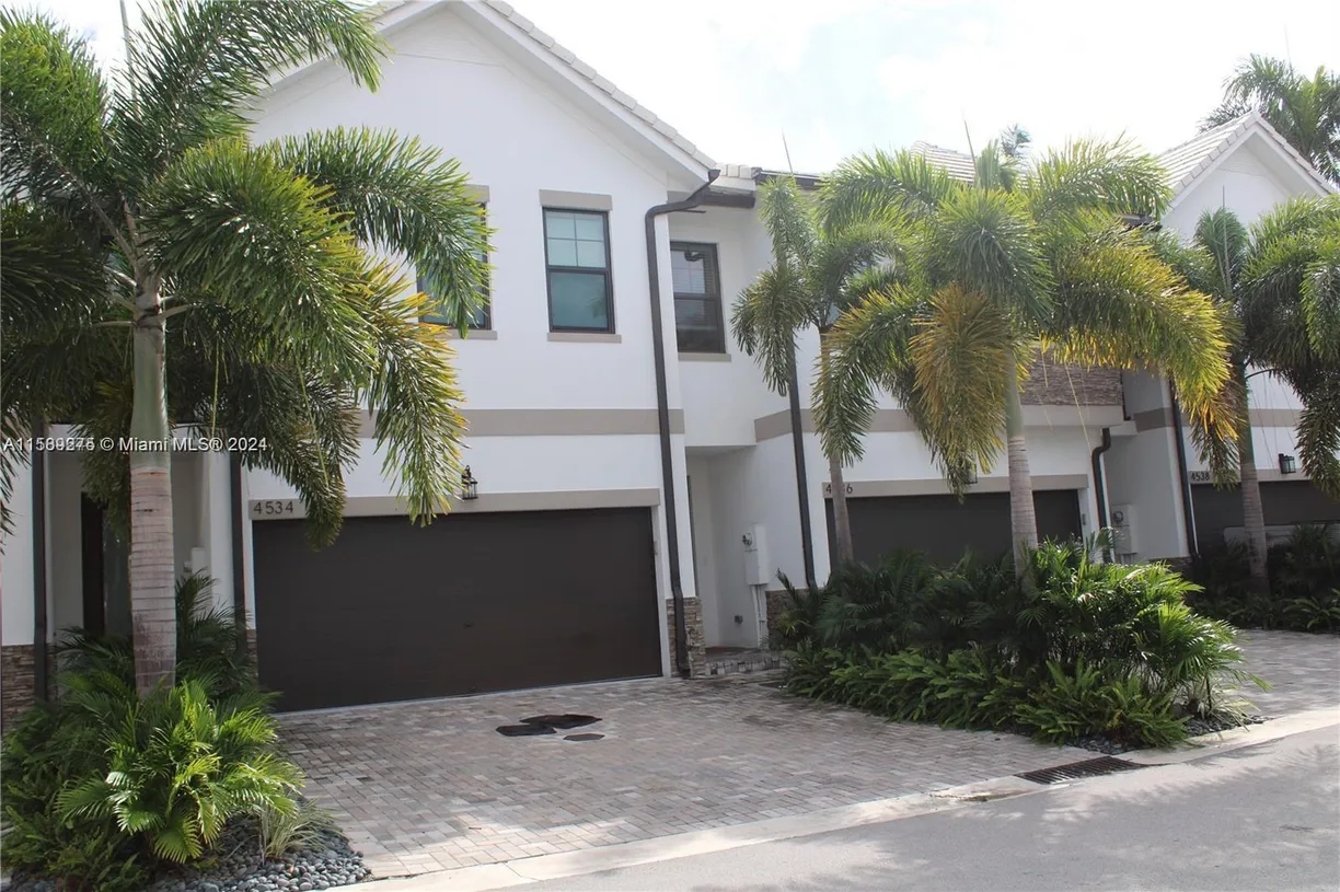 South Florida Real Estate | View 4536 S Aqua Bella Ln | 3 Beds, 3 Baths