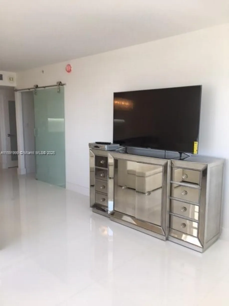 South Florida Real Estate | View 100 LINCOLN RD, 711 | Listing