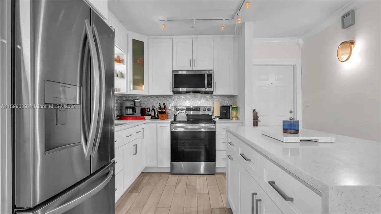 South Florida Real Estate | View 707 SE 7th Ave, 1E | 2 Beds, 1 Bath
