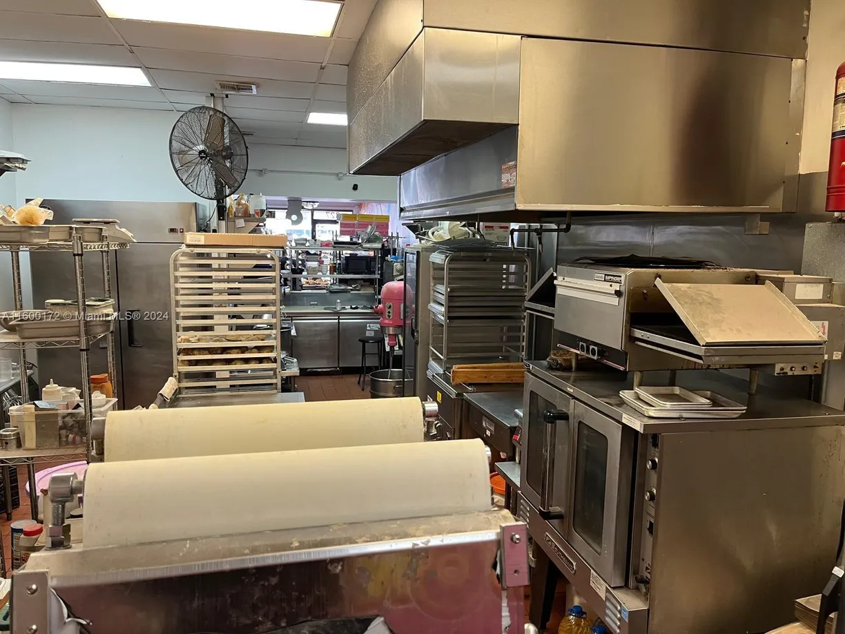 South Florida Real Estate | View Turnkey Restaurant For Sale in Oakland Park
