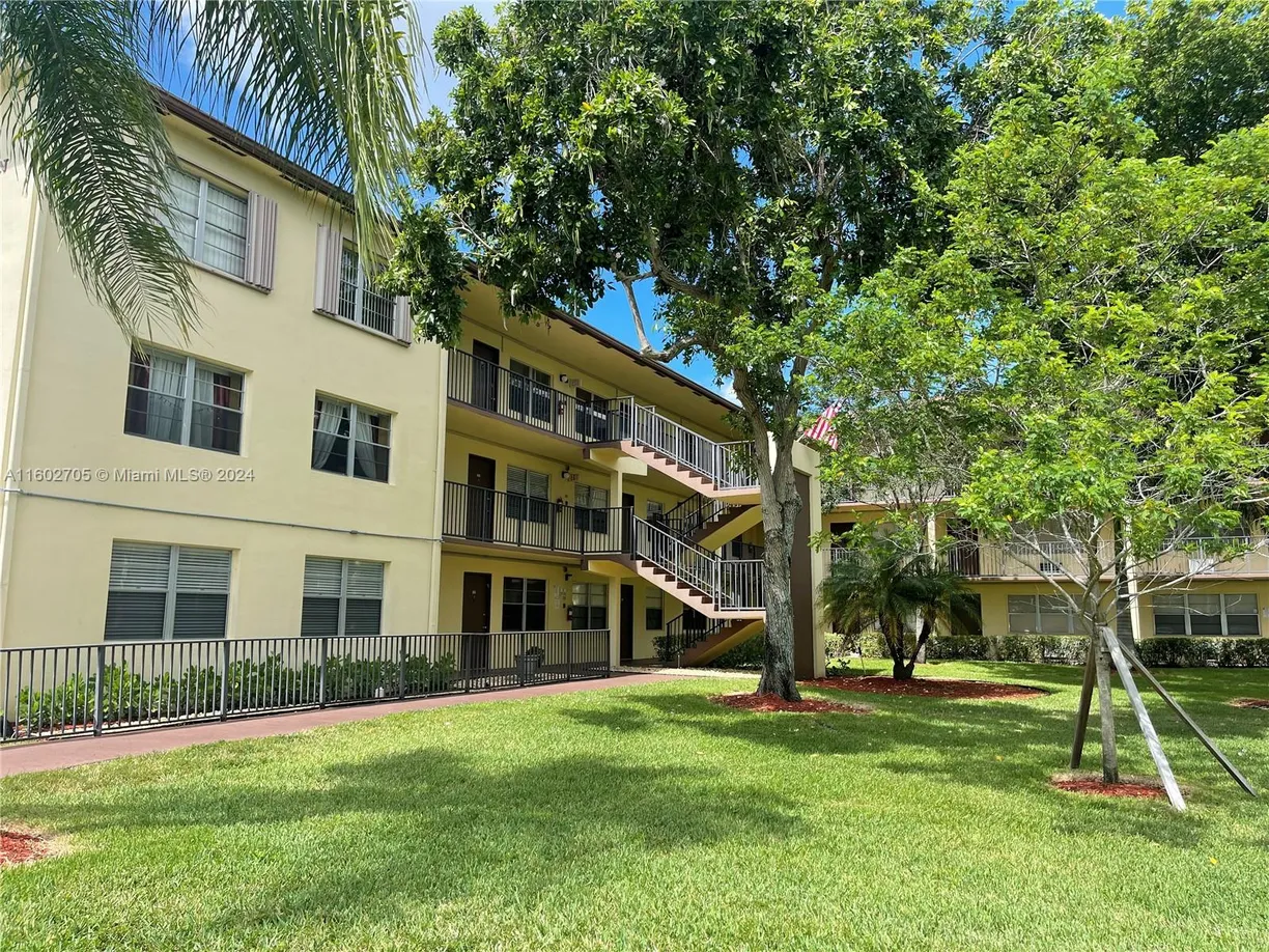South Florida Real Estate | View 150 SW 134th Way, 304R | 2 Beds, 1 Bath