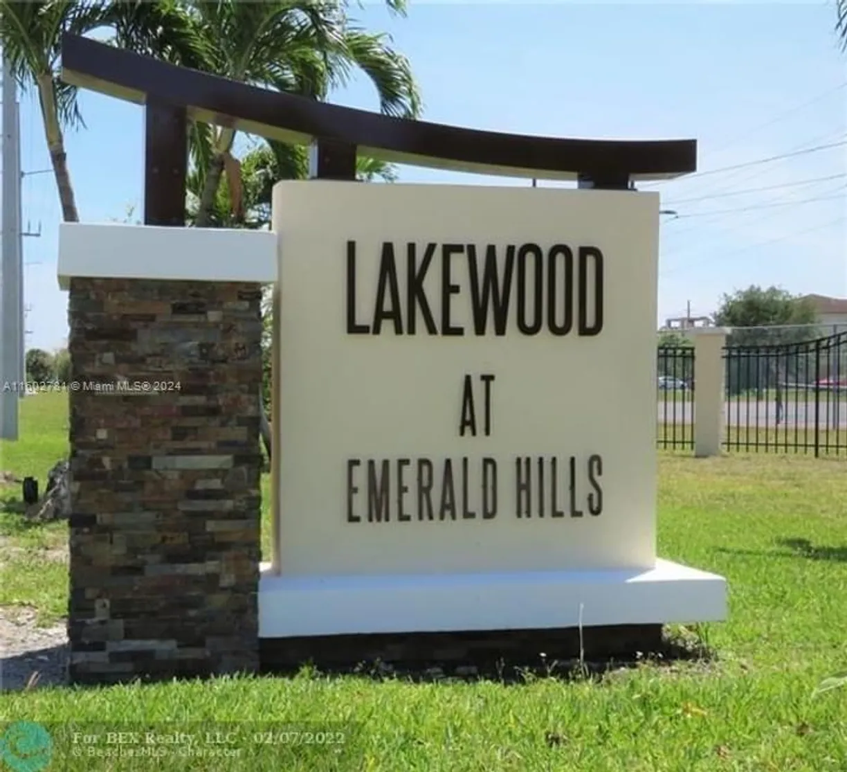 South Florida Real Estate | View 3690 N 56th Ave, 902 | 2 Beds, 1 Bath