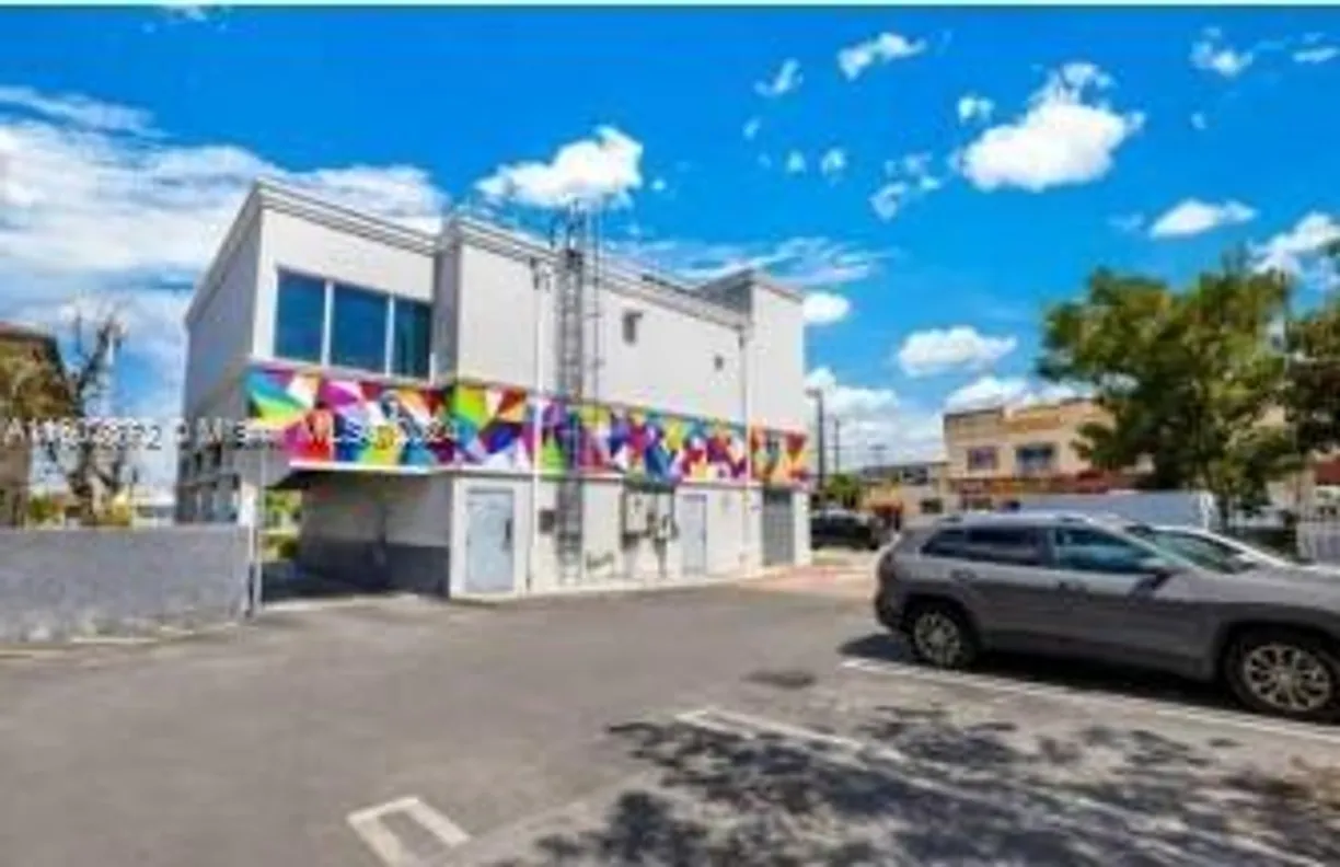 South Florida Real Estate | View 400 E 41st St | Listing