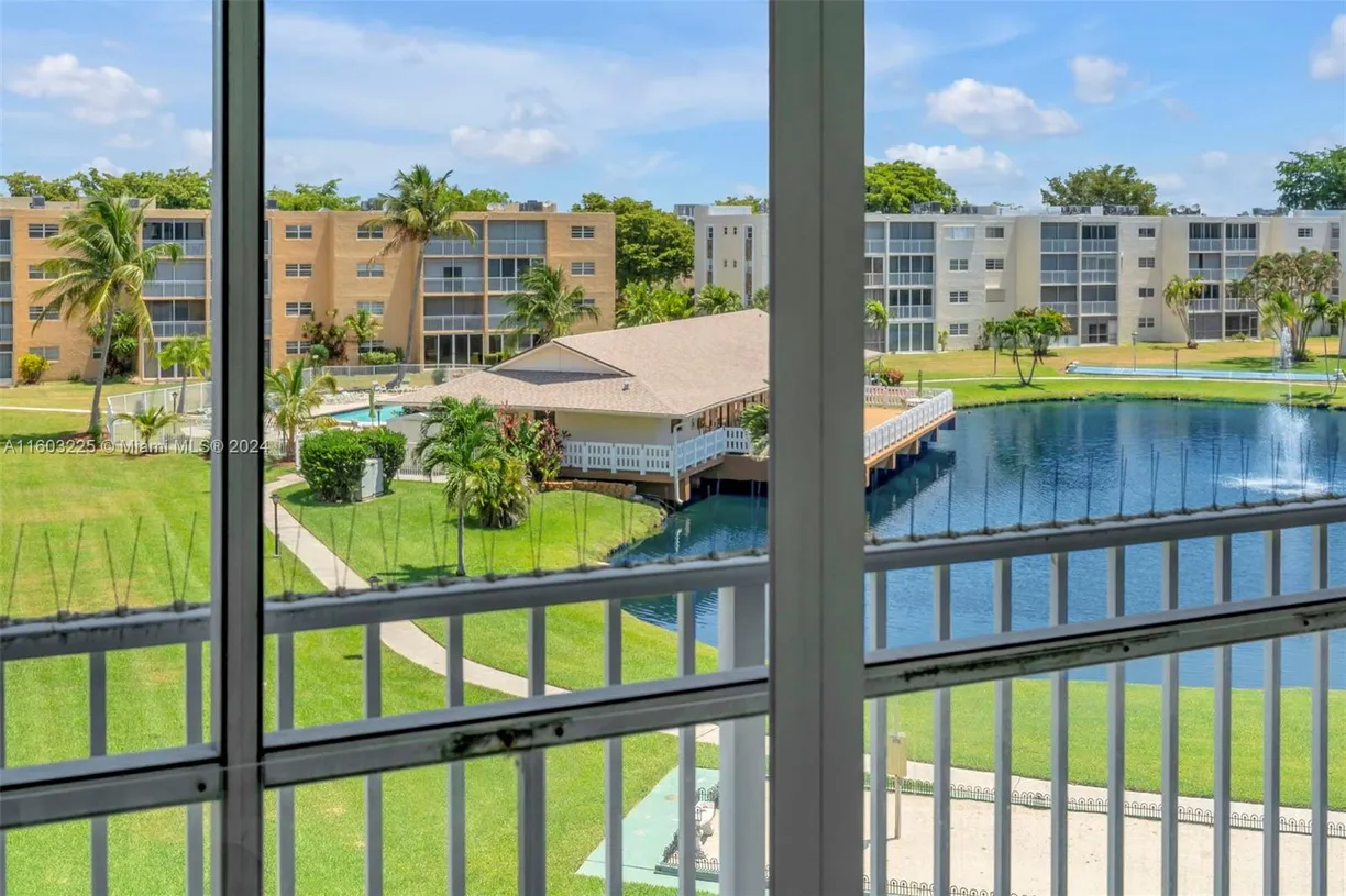 South Florida Real Estate | View 201 SE 11th Ter, 403 | 2 Beds, 2 Baths