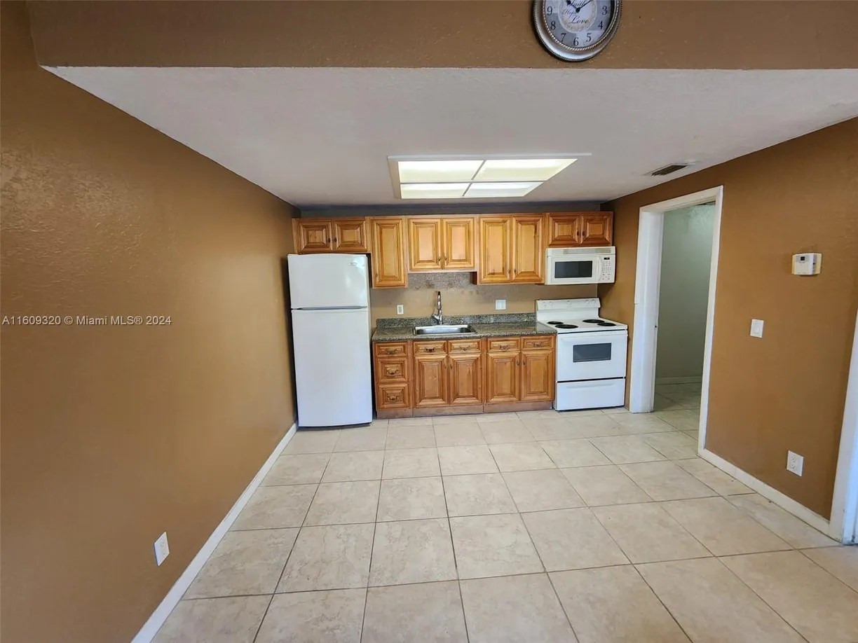 South Florida Real Estate | View 7170 Southgate Blvd, 7170 | 1 Bed, 1 Bath