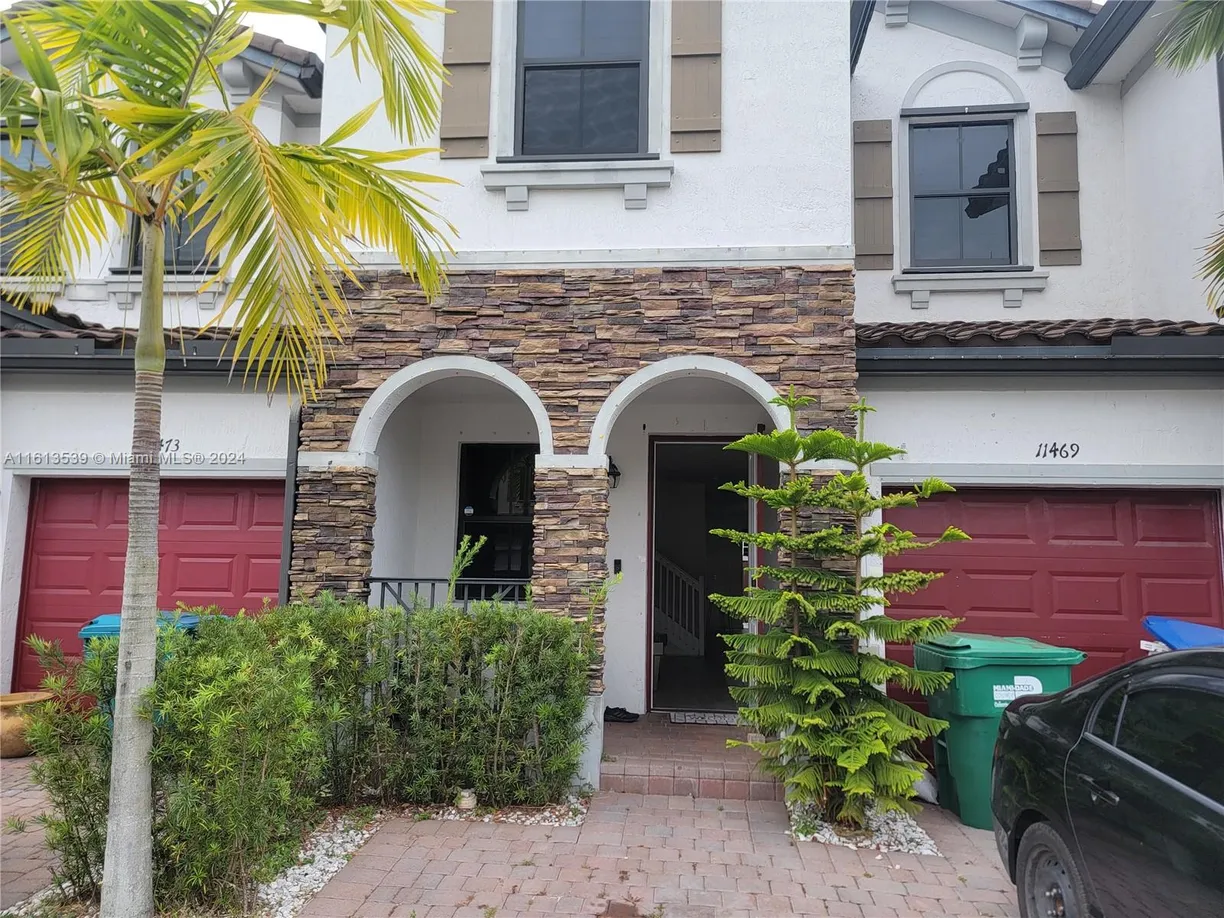 South Florida Real Estate | View  | 3 Beds, 2 Baths