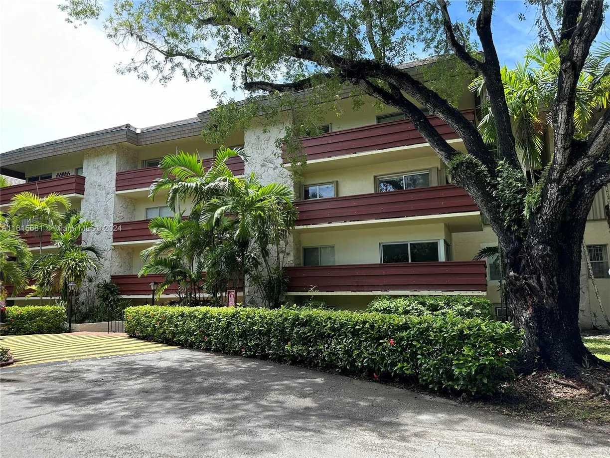 South Florida Real Estate | View 1205 Mariposa Ave, 212 | 2 Beds, 2 Baths