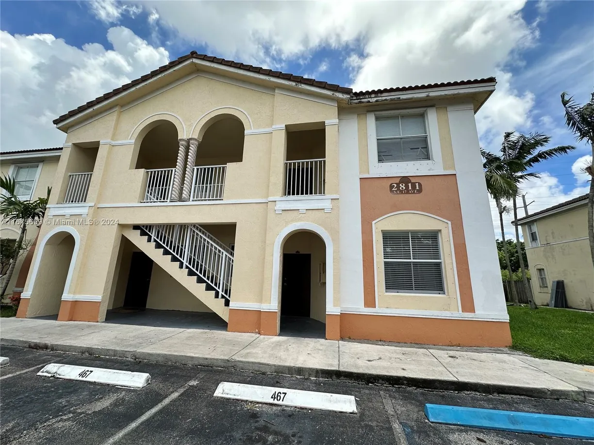 South Florida Real Estate | View 2811 SE 17th Ave, 111 | 3 Beds, 2 Baths