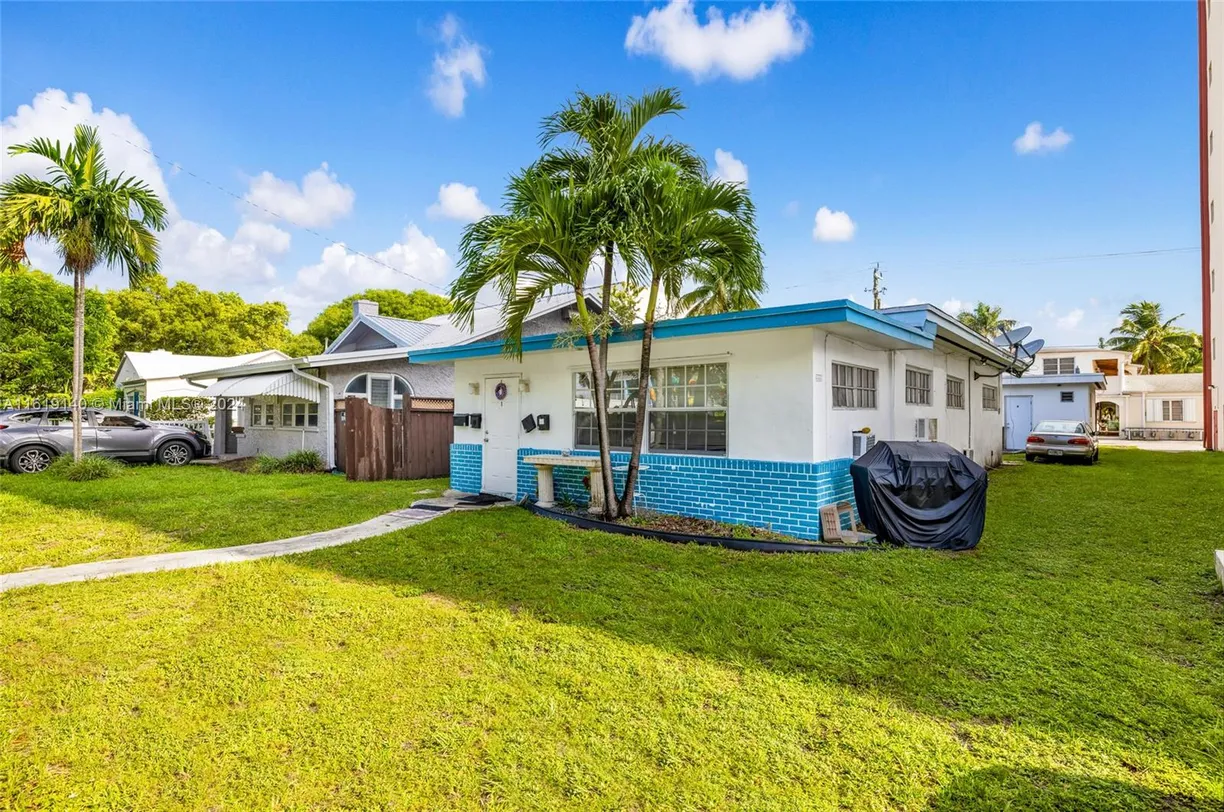South Florida Real Estate | View 1711 Buchanan St | Listing