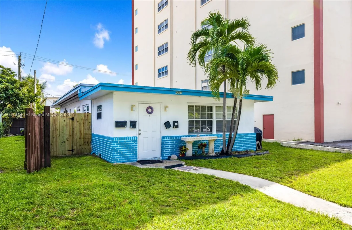 South Florida Real Estate | View 1711 Buchanan St
