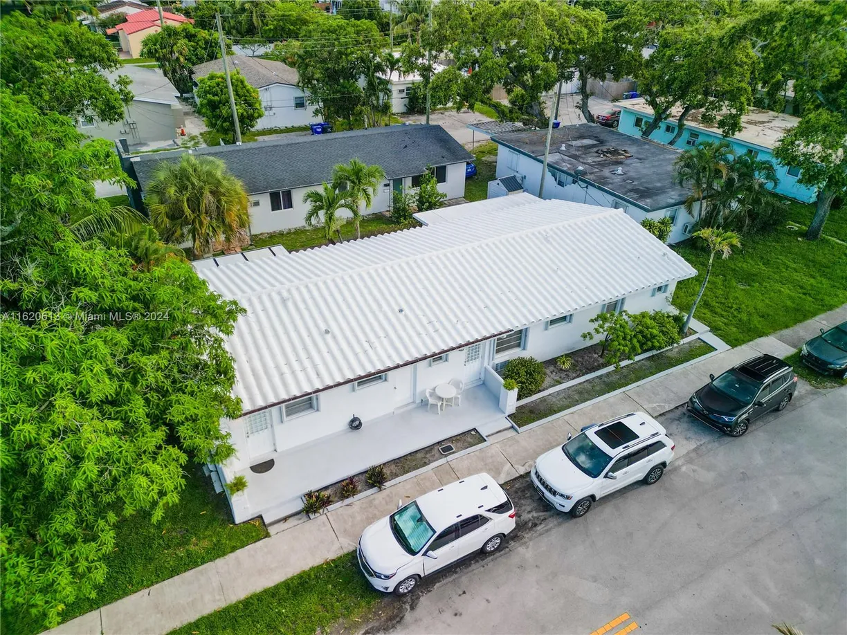 South Florida Real Estate | View 1716 N 16th Ct | Listing