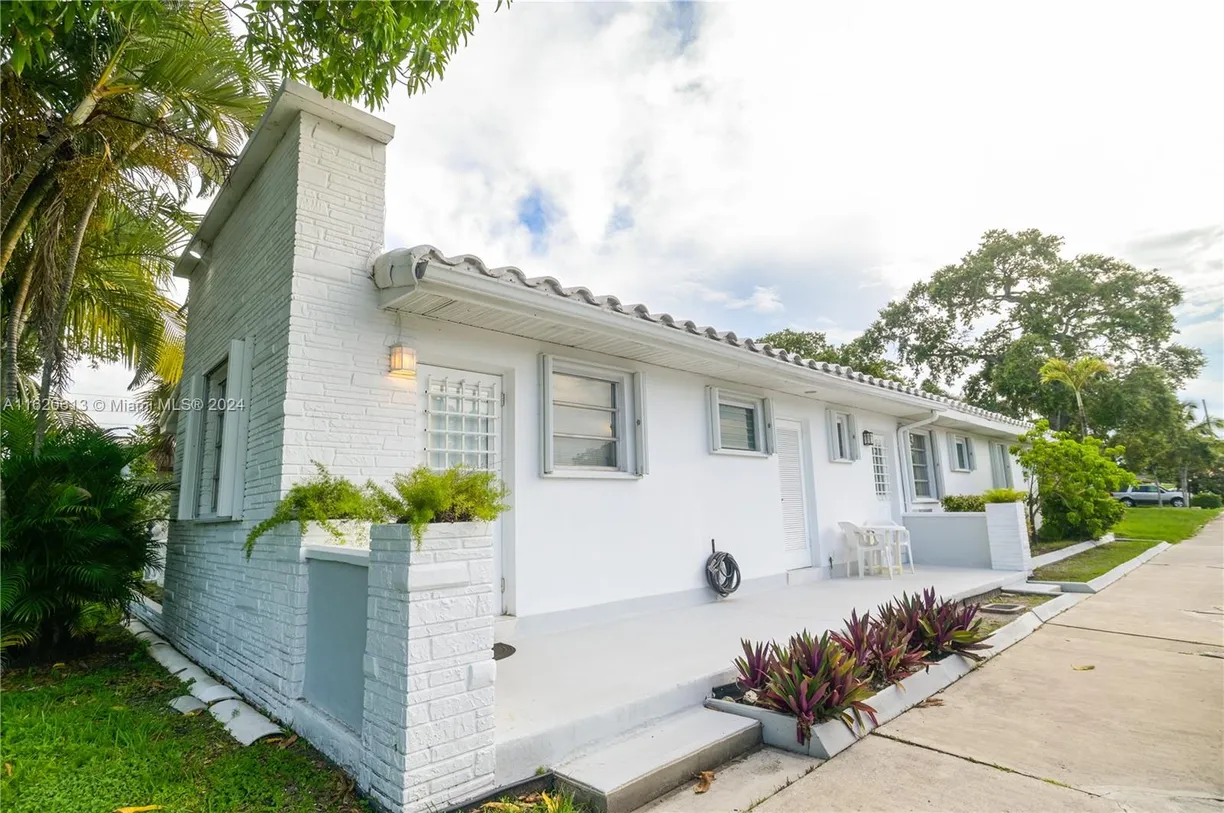 South Florida Real Estate | View 1716 N 16th Ct
