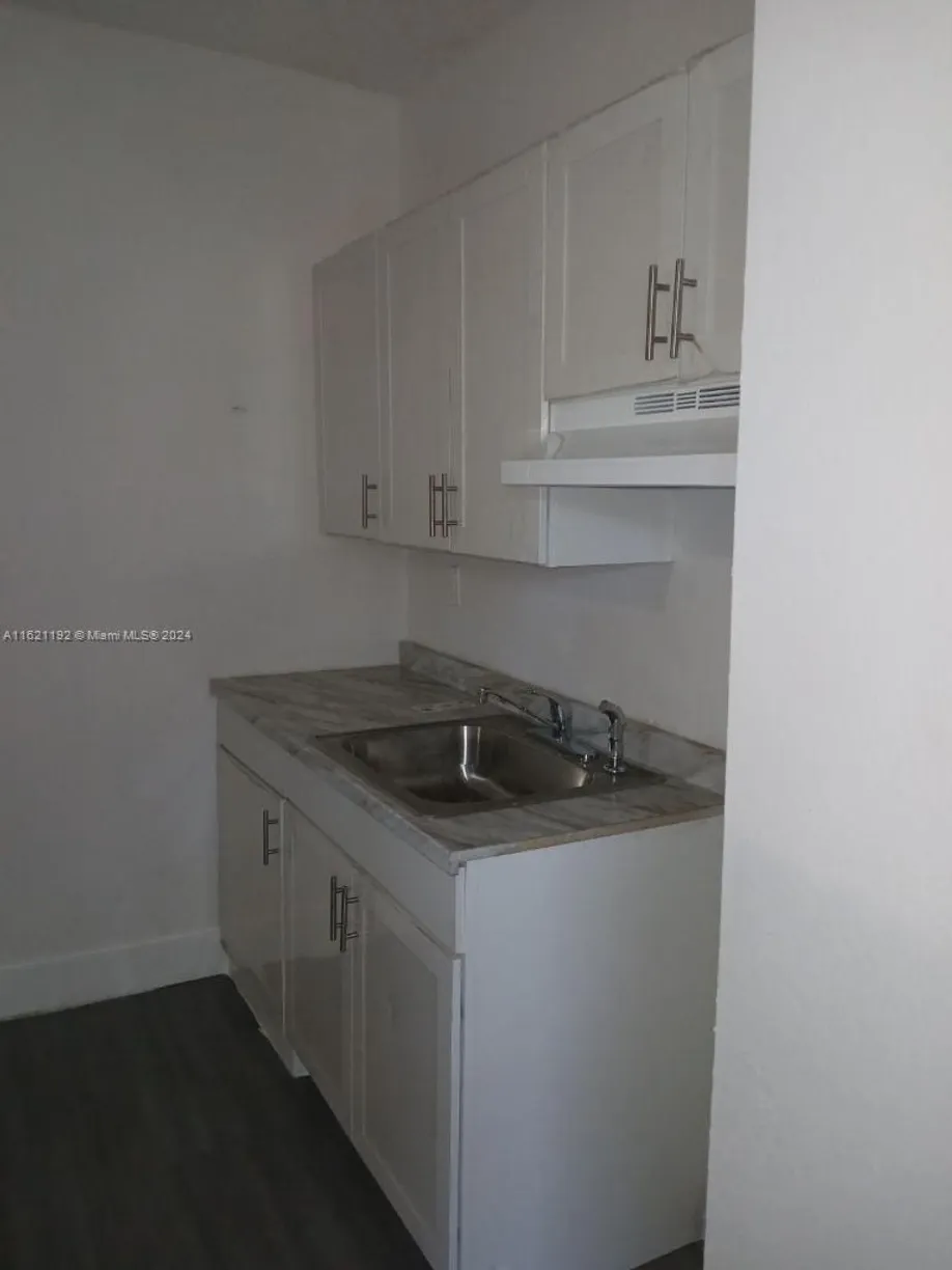 South Florida Real Estate | View 1003 SW 15th Ave, 9 | Listing