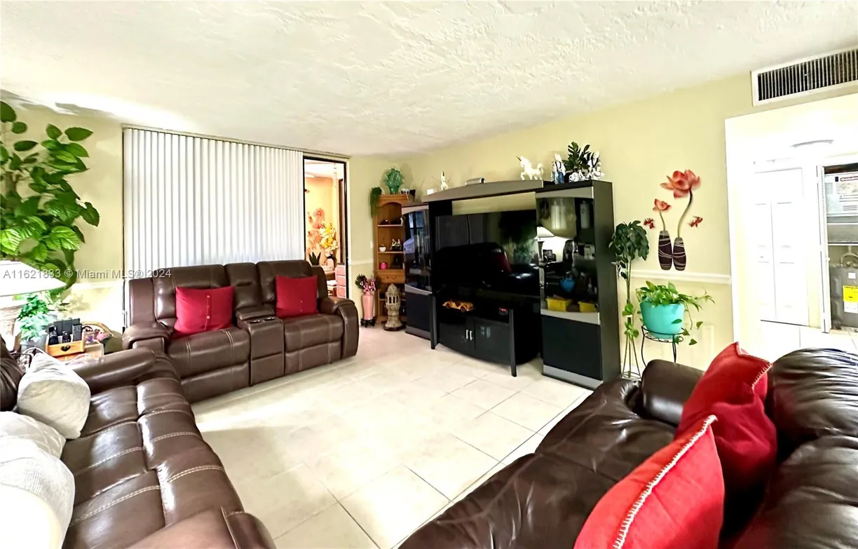 South Florida Real Estate | View 2831 Somerset Dr, 206 | Listing