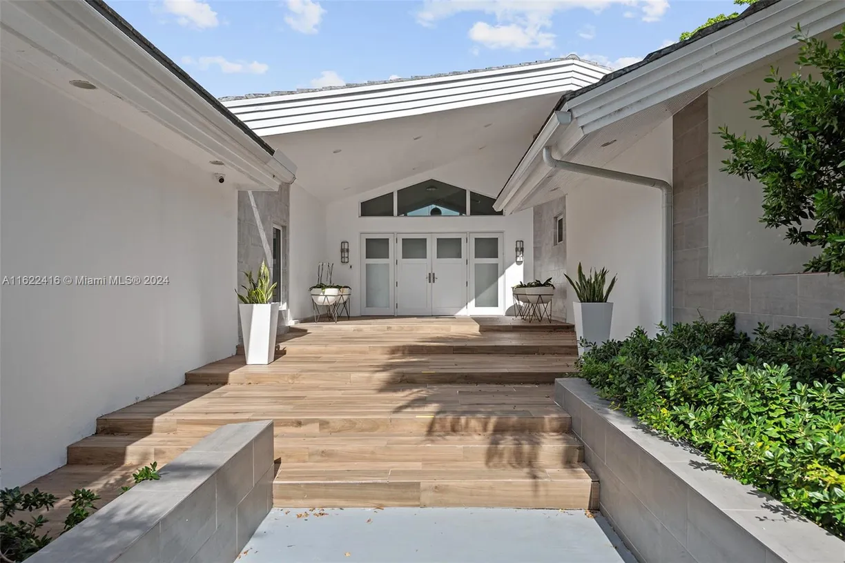 South Florida Real Estate | View 194 Golden Beach Dr | Listing