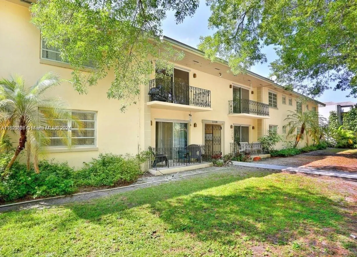 South Florida Real Estate | View 1239 Mariposa Ave, 6 | 3 Beds, 2 Baths